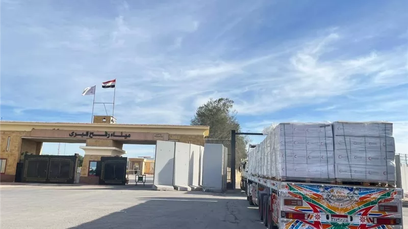 9500 طن مساعدات.. الهلال الأحمر المصري يسيّر قافلة «زاد العزة» الـ76