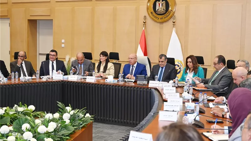 مجلس الوزراء يعزز الصناعة المحلية والوقود البديل