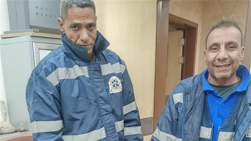 سائح يمني يستعيد 50 ألف جنيه ومقتنيات ثمينة بفضل أمانة مسعف وسائق بقنا