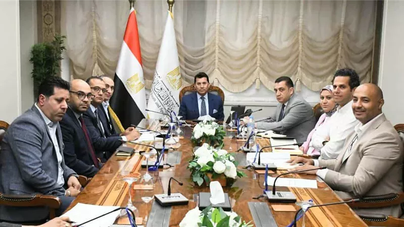 وزير الشباب يضع استراتيجية الطب الرياضي وبرامج التنمية