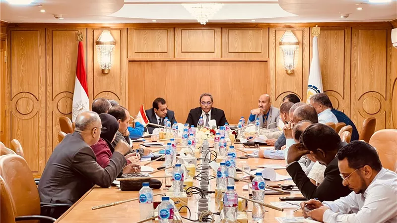محافظ قنا يوجه بتسريع وتيرة التقنين والتصالح