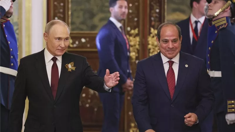 بوتين يُهنئ الرئيس السيسي بعيد ميلاده 