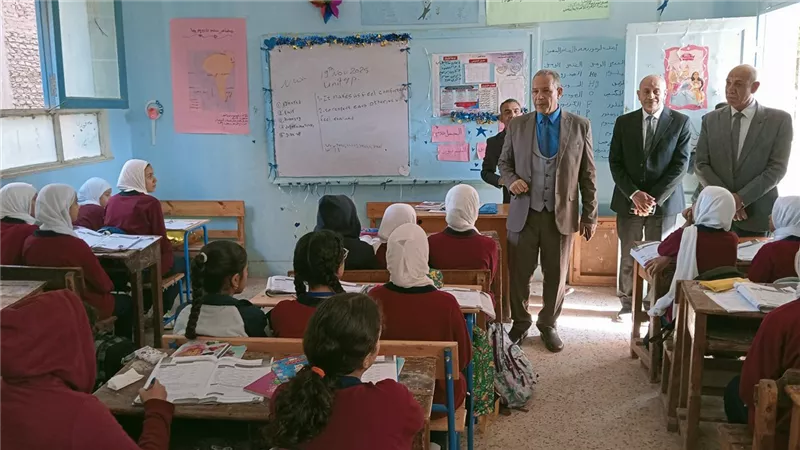 مدير التعليم بأسيوط يزور مدارس ابنوب ويشيد بتطبيق برامج علاج الطلاب الضعاف