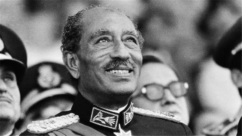 في ذكرى زيارة السادات للكنيست.. كيف بدأ حديثه بعد قبول دعوة إسرائيل له