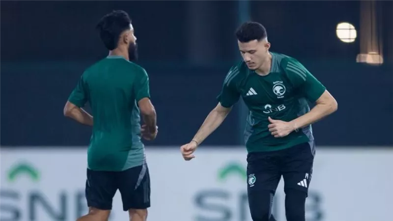الهلال يوضح وضع عبد الله الحمدان ويقرب داروين نونيز من المشاركة ضد الفتح