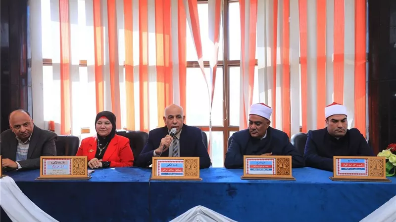 عميد طب كفر الشيخ يستقبل الأطباء المقيمين الجدد