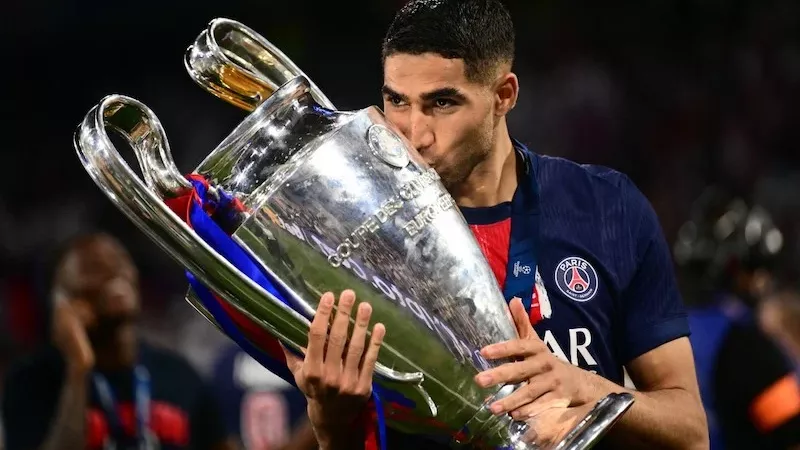 ماذا قدم أشرف حكيمي قبل حفل توزيع جوائز الأفضل في أفريقيا لعام 2025؟
