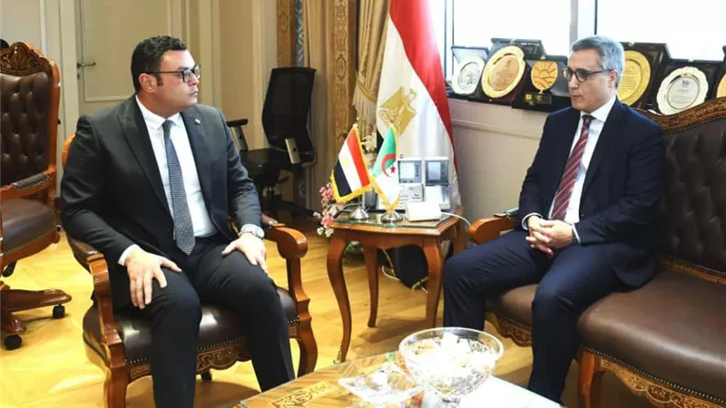 وزير الإسكان يستقبل سفير الجزائر بالقاهرة لبحث سبل التعاون بين البلدين