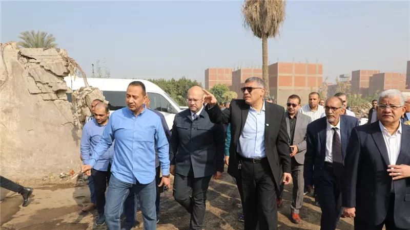 توجيهات عاجلة من محافظ الجيزة خلال زيارة ميدانية للبراجيل وأوسيم|صور