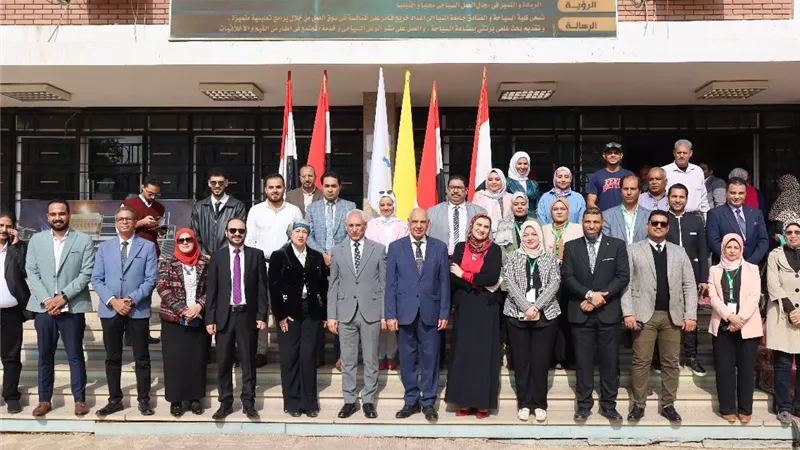رئيس جامعة المنيا يفتتح الملتقى التوظيفي الخامس لكلية السياحة والفنادق