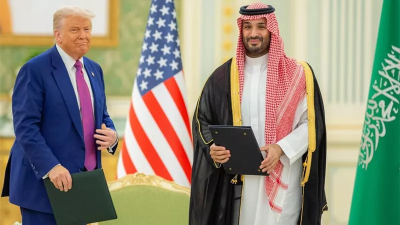 جذور العلاقات السعودية-الأمريكية: إدارة دبلوماسية مزدوجة وتوازنات إقليمية