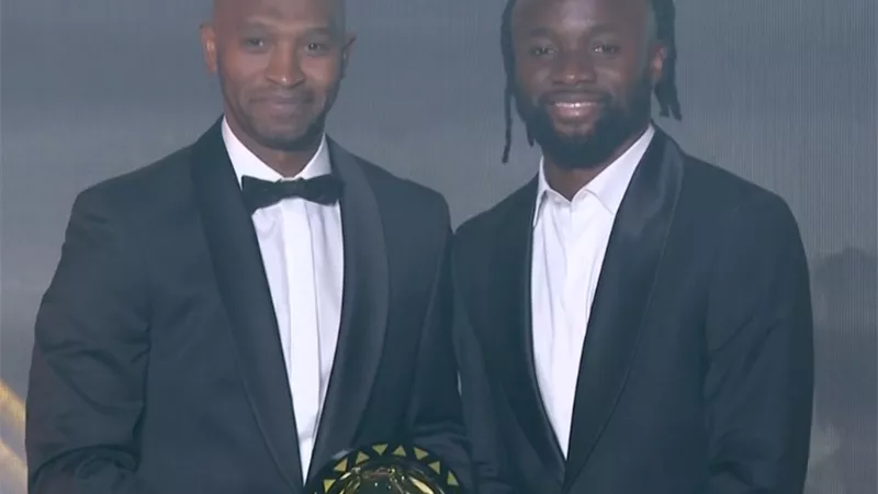 فيستون ماييلي أفضل لاعب داخل قارة أفريقيا 2025