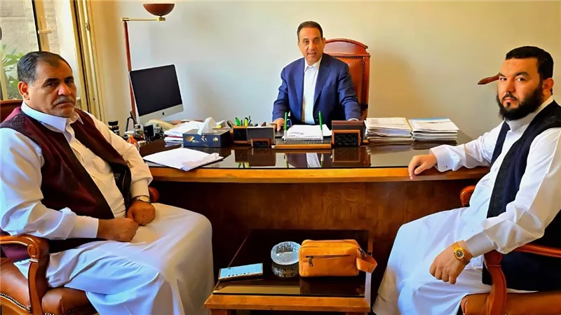 طفل يدلي بصوته في مطروح.. تفاصيل طعن مرشح على نتيجة الانتخابات