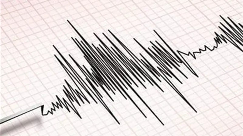 زلزال بقوة 6 درجات على مقياس ريختر يضرب جزيرة سيرام في إندونيسيا