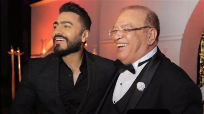 صلاح عبد الله يدعو لـ تامر حسني: ربنا يرزقك تمام الشفاء يا حبيب الكل
