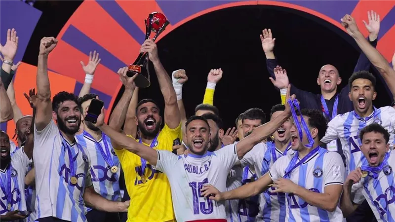 أحمد شوبير يعلق على فوز بيراميدز بجائزة أفضل نادٍ في أفريقيا