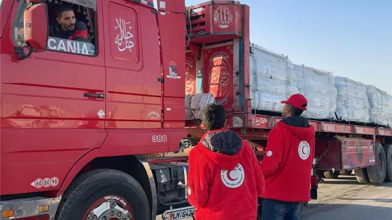 وزيرة التضامن: مصر تفخر بالملحمة الإنسانية للهلال الأحمر لدعم غزة