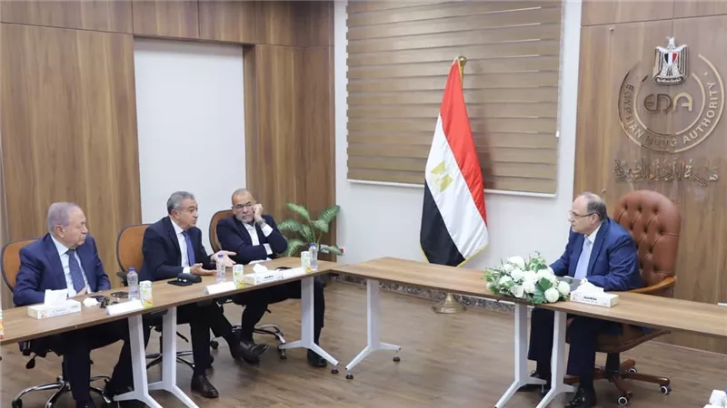 الغمراوي يبحث مع شركات التوزيع آليات تحسين تخزين ونقل المستحضرات الدوائية