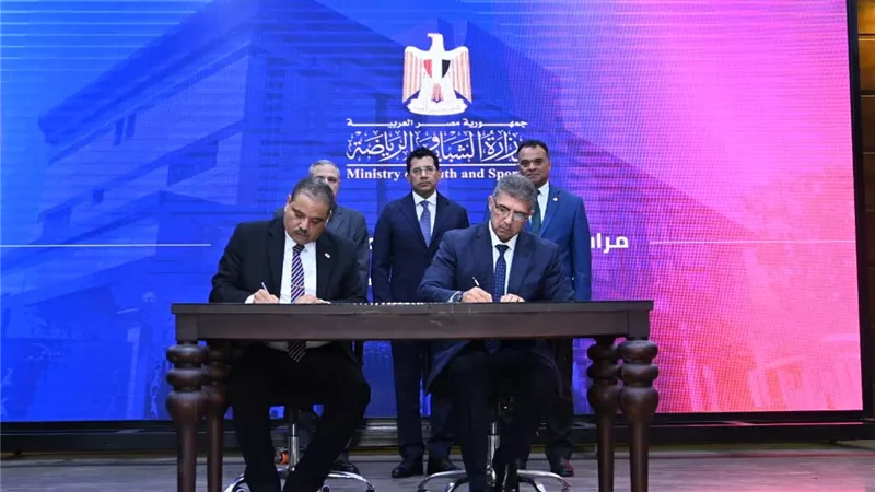 وزير الرياضة يشهد توقيع عقد تطوير فندق مركز الابتكار الشبابي 