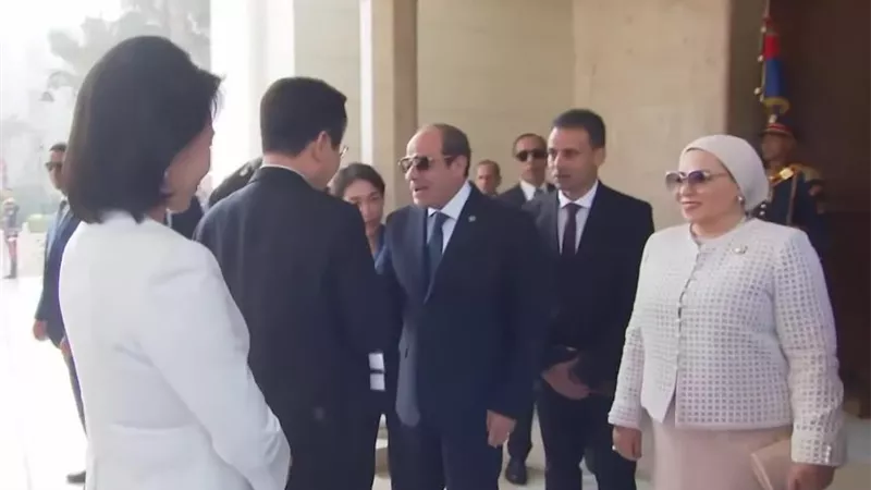 الرئيس السيسي وقرينته يستقبلان الرئيس الكوري وقرينته بالاتحادية