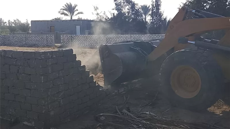 تنفيذ إزالة لـ 20 حالة تعدٍّ  بمركز ومدينة فايد الإسماعيلية