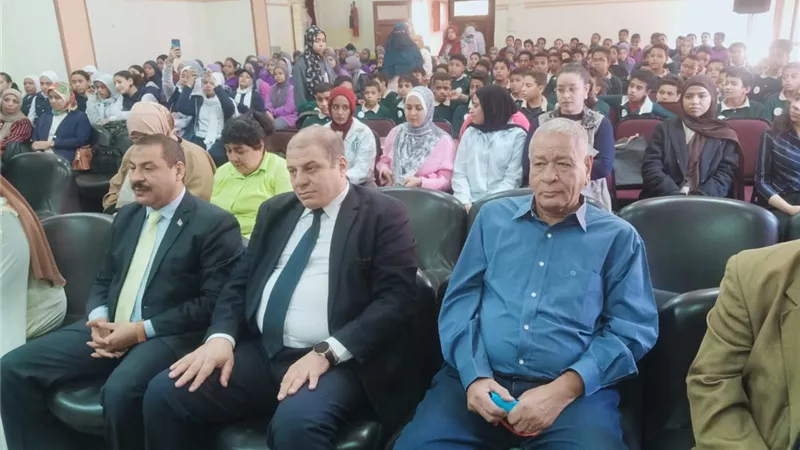 وكيل تعليم قنا يشارك في ندوة «مصر تتحدث عن نفسها» بمدرسة سيدي عبد الرحيم