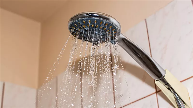 أيهما أفضل الاستحمام ليلا أم صباحا؟.. الخبراء يجيبون