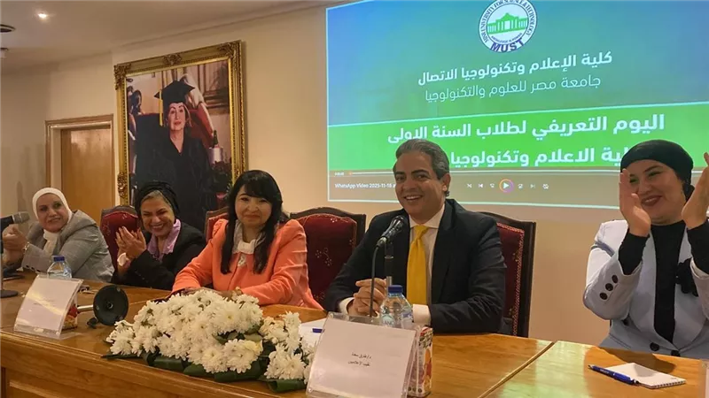 نقيب الإعلاميين يُلقي محاضرةً بجامعةِ مصر عن الإعلام الجديد وفرص سوق العمل