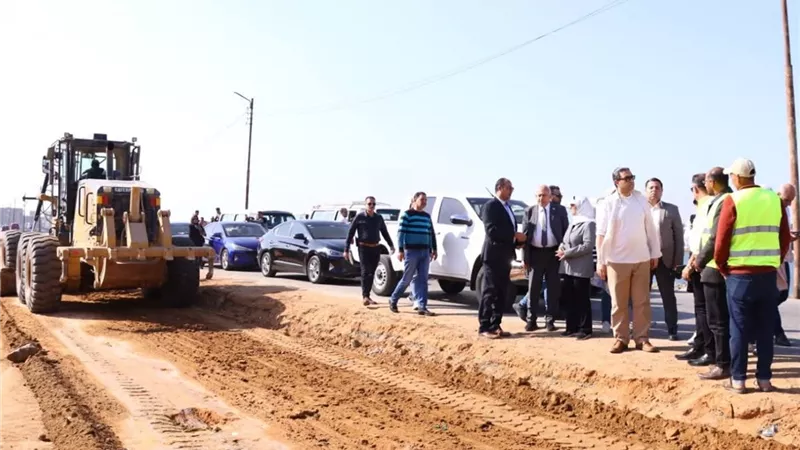 محافظ دمياط يتابع أعمال تطوير طريق عزبة البرج 