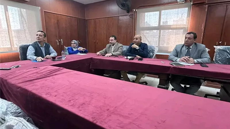 وكيل «تعليم الدقهلية» يجتمع بمديري الإدارات استعدادًا لانتخابات النواب