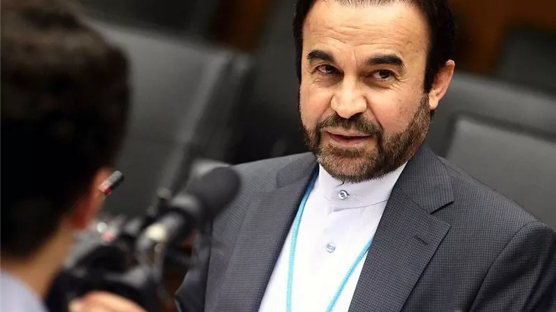 إيران: دول الترويكا الأوروبية وأمريكا فشلت بشأن 