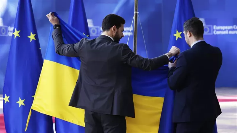 بسبب الخطة الأمريكية لأوكرانيا.. صدام متوقع بين فرنسا والاتحاد الأوروبي
