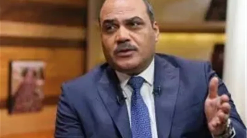 كتاب هيكل ومبارك.. حكاية علاقة بدأت قبل السلطة وانتهت عند حدودها
