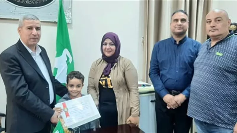 نابغه جديد.. 