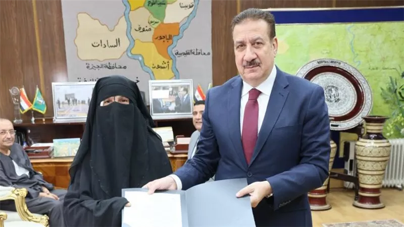 تسليم دفعة جديدة من عقود تقنين أراضي أملاك الدولة بالمنوفية 