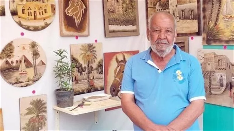 من رمال الواحات إلى العالمية.. رحلة أحمد وهبة وفن الرسم بالرمال