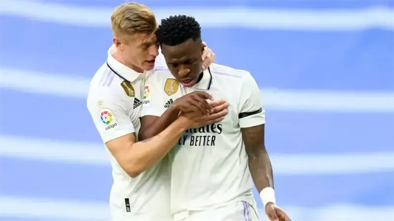 توني كروس: تصرفات فينيسيوس جونيور السلبية تؤثر على لاعبي ريال مدريد