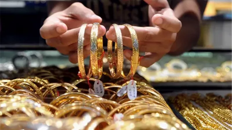 بعد تثبيت الفائدة.. الذهب يواصل الهبوط الحاد في تعاملات الجمعة