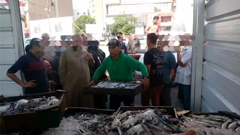تخفيضات كبيرة بالمعرض الدائم للسلع الغذائية بالمنصورة