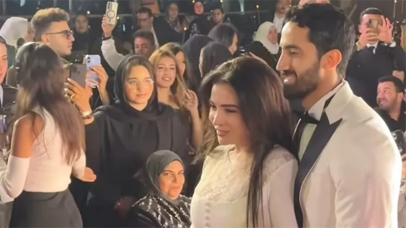 نجوم الفن يحتفلون بـ مي عز الدين وزوجها في احتفالية «الفاشون شو»
