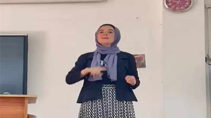 وزيرة التضامن تشيد بمعلمة محترفة بلغة الإشارة | فيديو