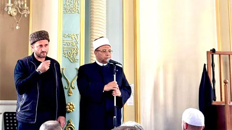 أمين الشئون الإسلامية يدعو لمصر خلال خطبة الجمعة بداغستان |صور