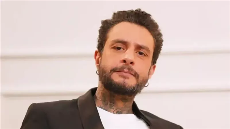 أحمد الفيشاوي يثير الجدل من جديد: الرجالة تلبس ألماس مش ذهب