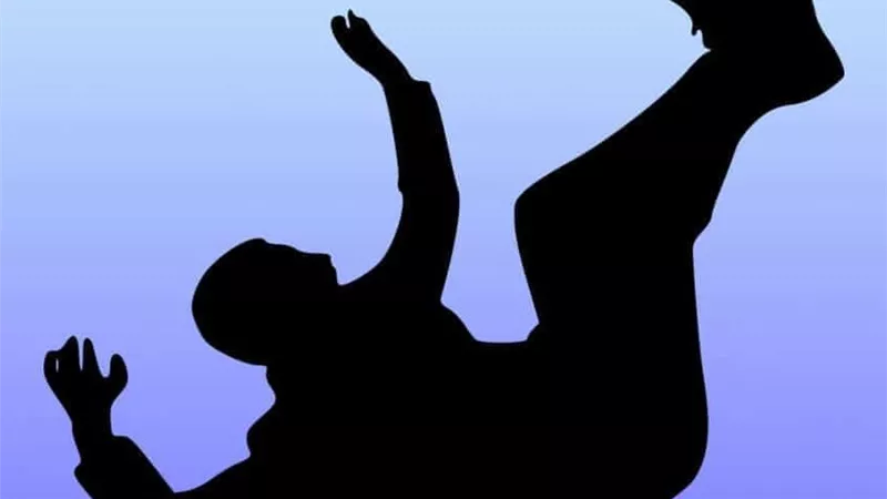 سقوط قاتل.. شاب يلقى مصرعه من الطابق الرابع بمدينة 6 أكتوبر