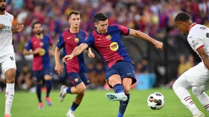 الاتحاد الإسباني يعلن حكم مباراة برشلونة وأتلتيك بلباو