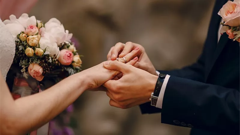 هل يجوز إخبار أهل المخطوبة بعيوب الخاطب؟.. دار الإفتاء تجيب