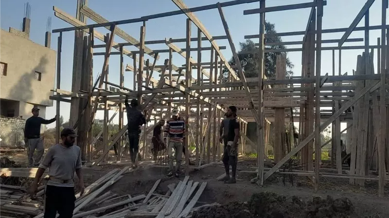 إزالة مبنى مخالف بعزبة الشيشيني في كفر الشيخ وحملة موسعة للنظافة والتجميل 