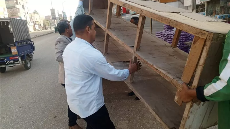 الوحدة المحلية لإهناسيا تحكم قبضتها على التعديات وتكثف حملات النظافة