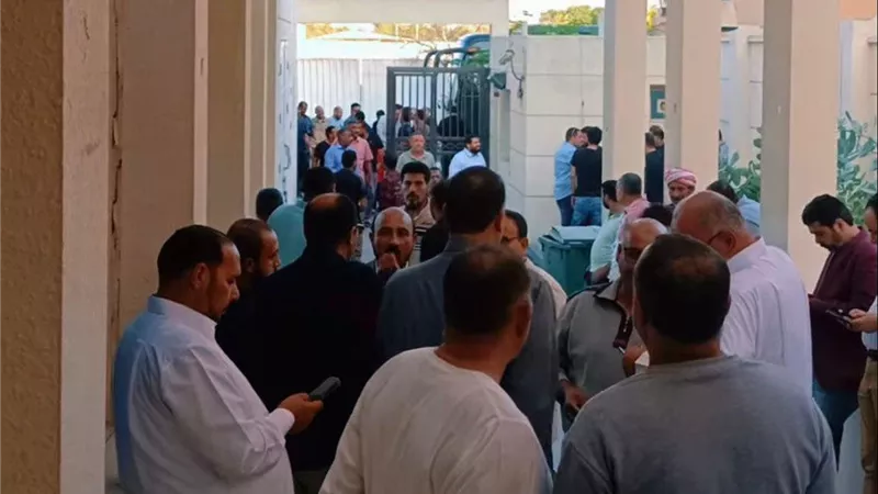 إقبال ملحوظ من المصريين في الدوحة على التصويت بانتخابات النواب 
