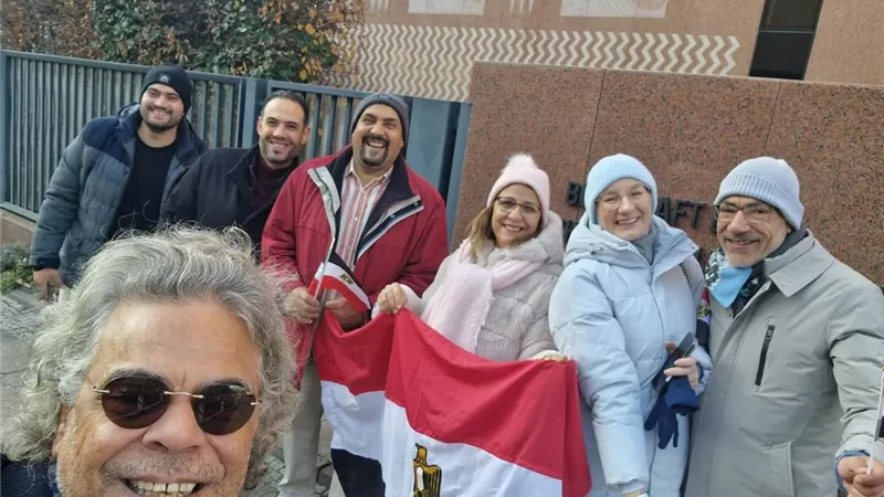  استمرار توافد المصريين على سفارة ألمانيا  للتصويت بانتخابات 